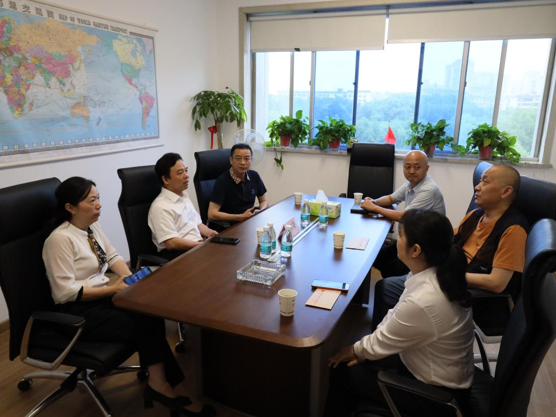 湖南農(nóng)業(yè)集團(tuán)黨委委員、副總經(jīng)理陳根榮走訪慰問(wèn)困難黨員